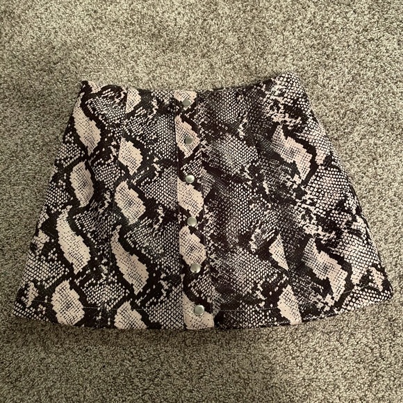 NWOT UO button up skirt - Picture 2 of 6